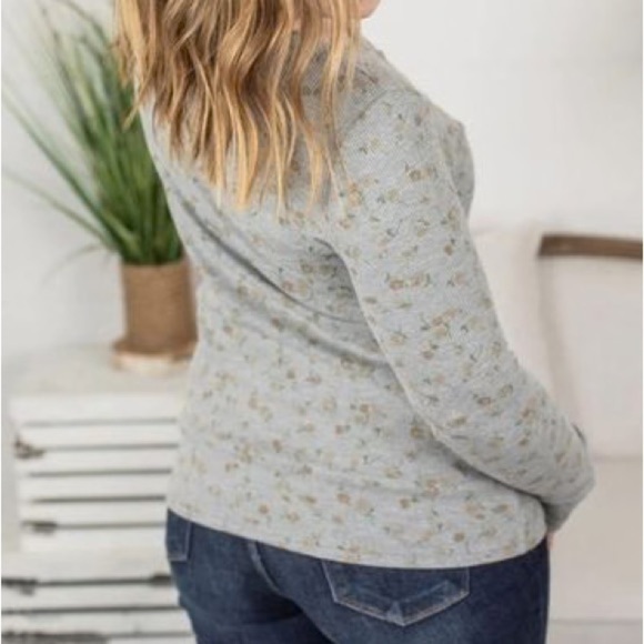 Michelle Mae Harper Henley Top- Grey W/ Yellow Floral - Picture 4 of 6